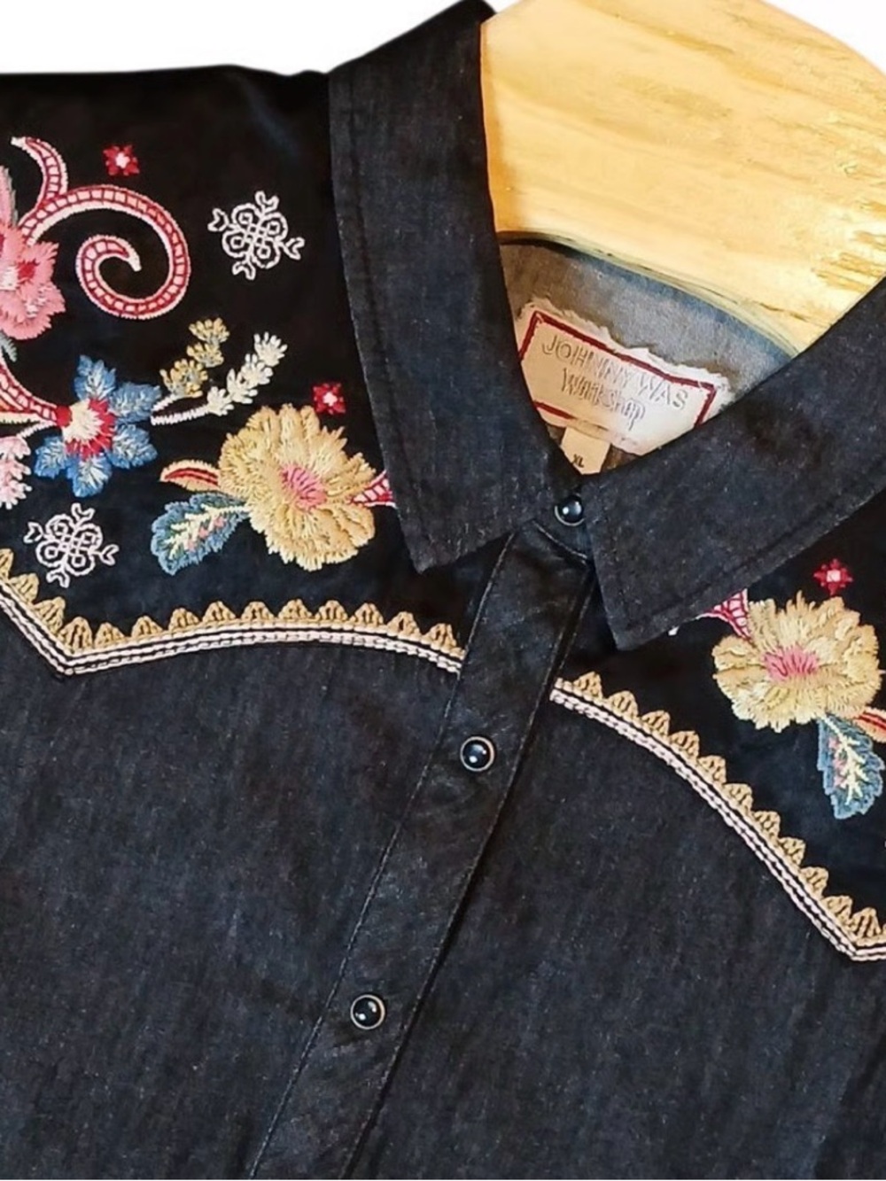 Johnny Was Embroidered button Down shirt M/L